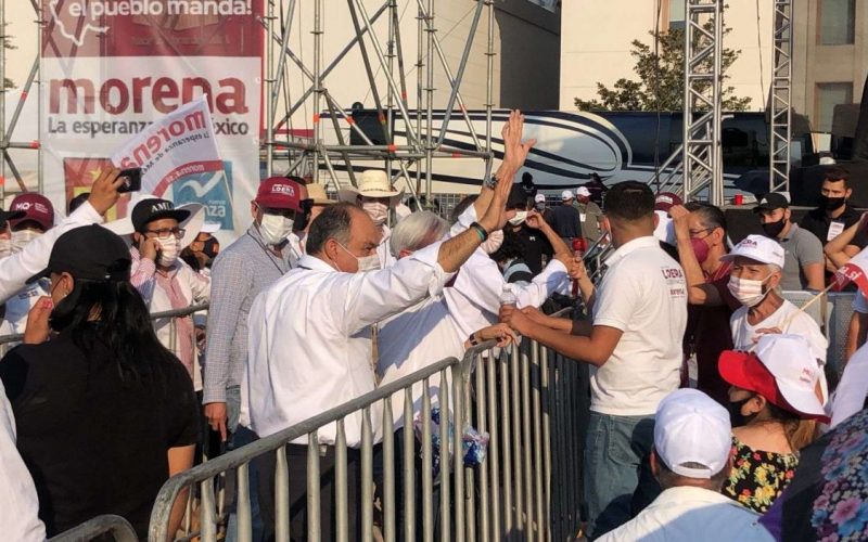 Cerró campaña Juan Carlos Loera en Plaza del Ángel en Chihuahua