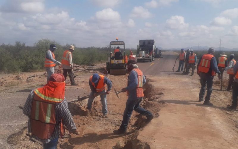 Repara Gobierno del Estado socavones en el tramo carretero Camargo-Ojinaga