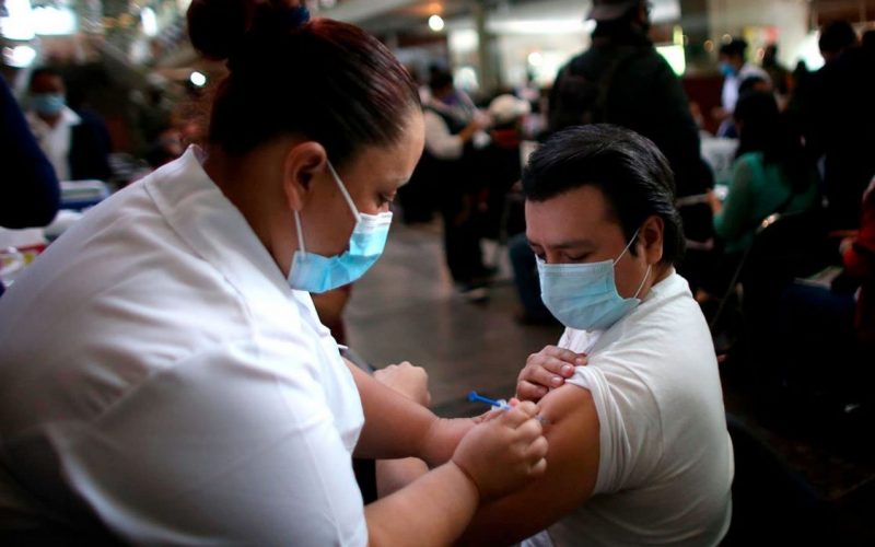 Inician vacunación para los de 40 a 49 en Chihuahua