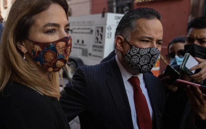 Salió cara la boda: Santiago Nieto deja Inteligencia Financiera; entra Pablo Gómez