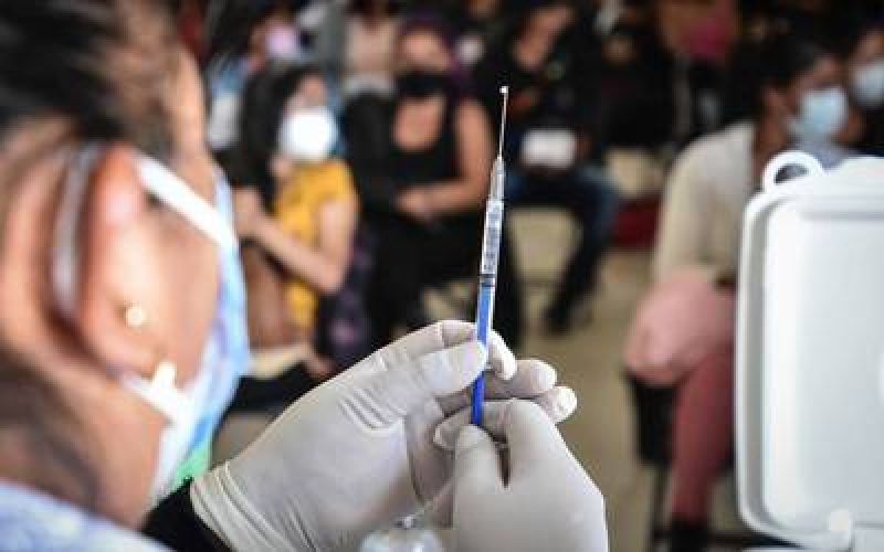 Instalan módulos de vacunación para completar esquemas en menores y contra influenza para grupos vulnerables