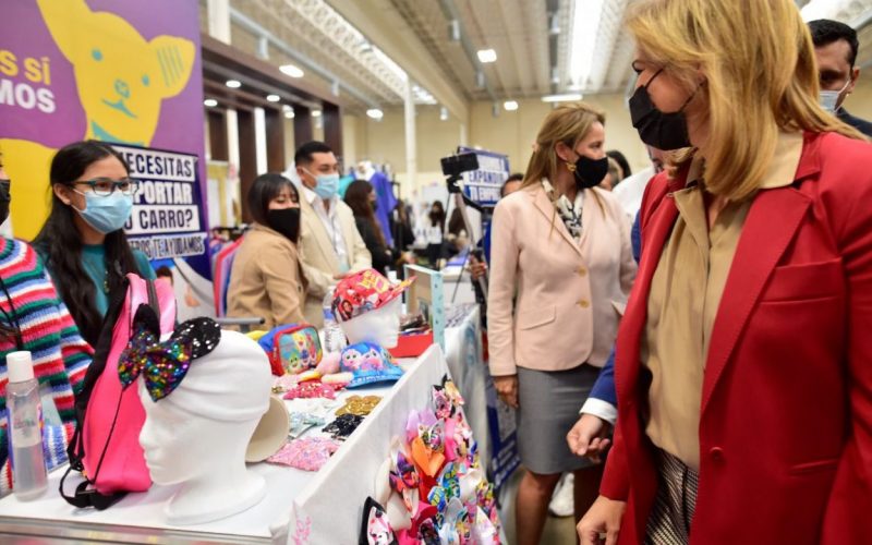 “Chihuahua tiene un rumbo; cerraremos el año con buenas noticias con un presupuesto 2022 sano”; apoya Gobernadoras a productores participantes de la Expo Venta CANACO