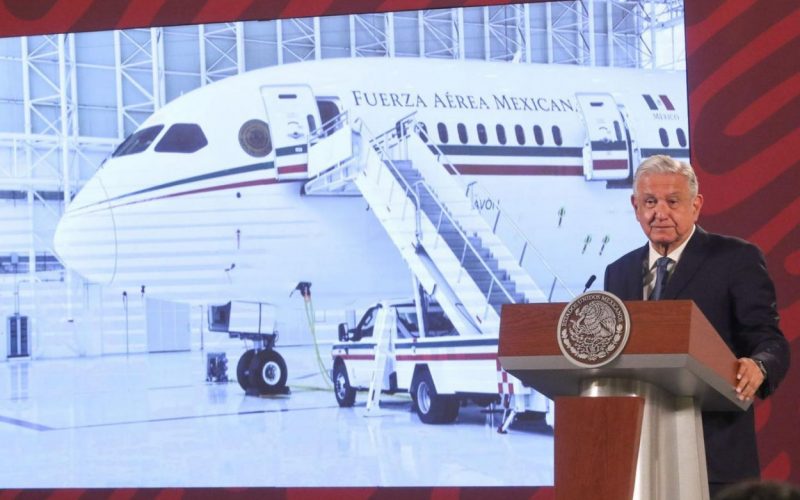 López Obrador anuncia que el avión presidencial se rentará para bodas y XV años