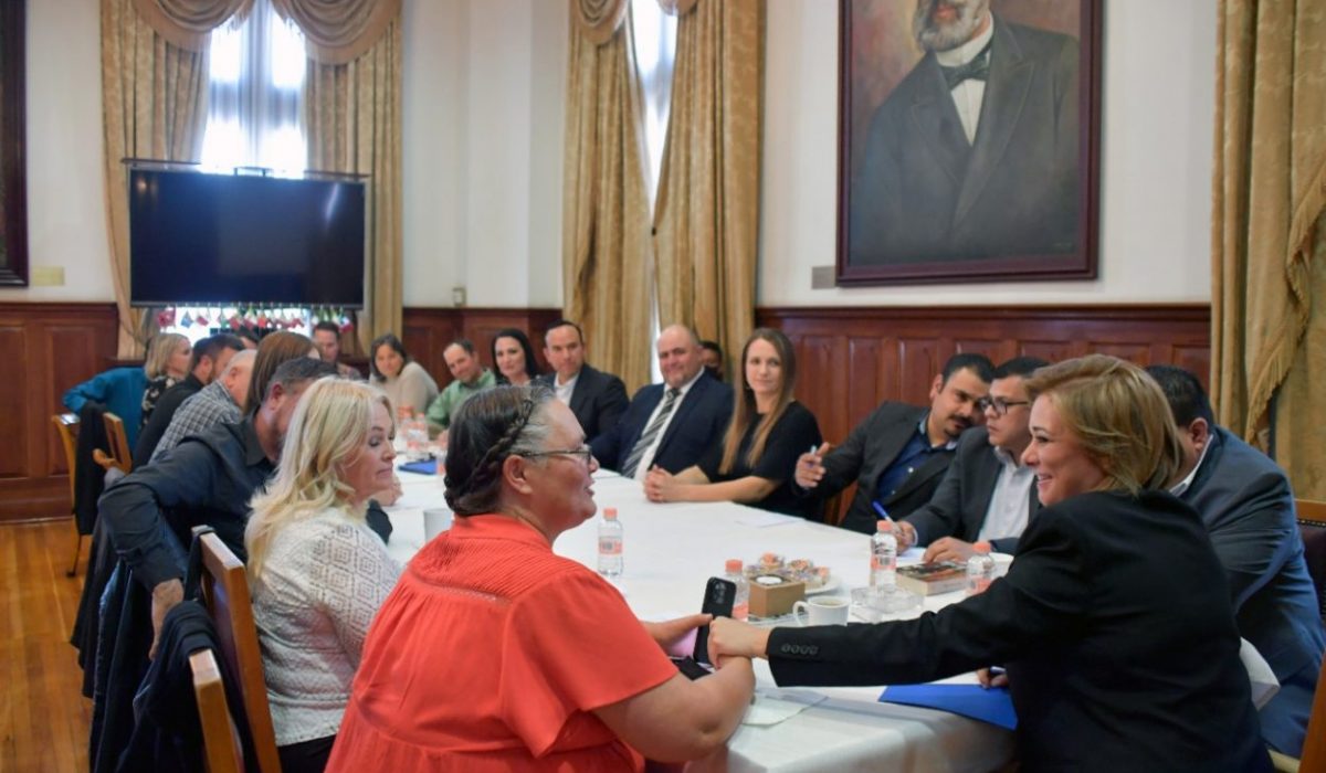 Recibe gobernadora en Palacio de Gobierno a integrantes de la familia LeBarón