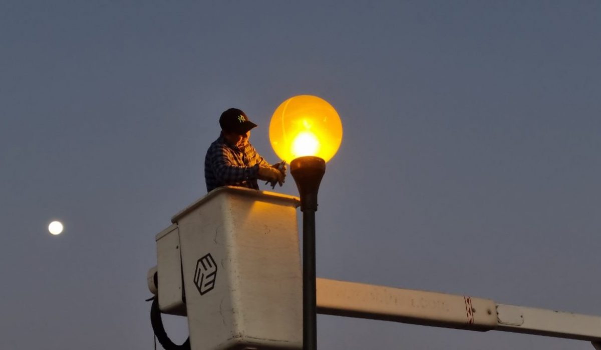 Repara Municipio, mil 294 lámparas de alumbrado público en el mes de abril
