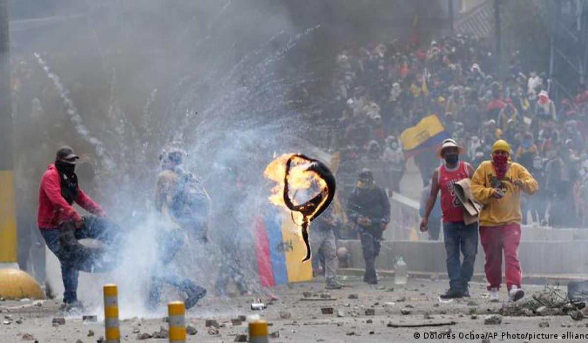 Protestas indígenas en Ecuador dejan 18 policías desaparecidos tras ataque