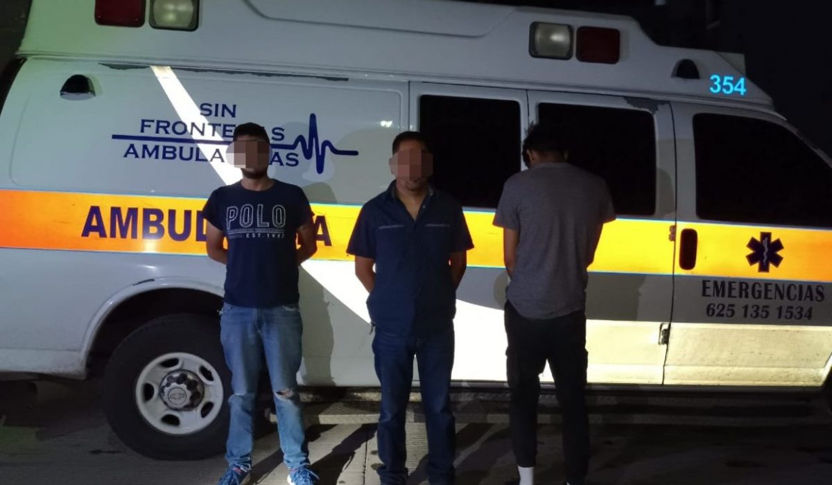 Detienen a 3 por embriagarse a bordo de una ambulancia en Cuauhtémoc