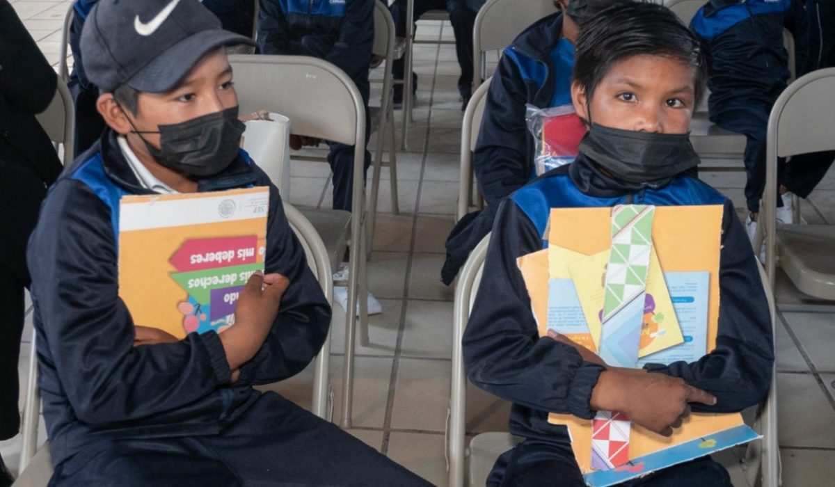Reporta SEyD avance del 50% en entrega de útiles escolares a planteles que atienden a estudiantes migrantes