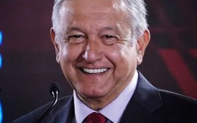 AMLO homenajea a Carlos Slim en Dos Bocas: «Es el empresario más austero e institucional de México», afirma