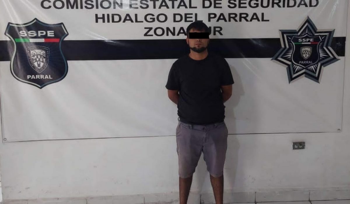 Detienen a 2 motociclistas con droga en Parral