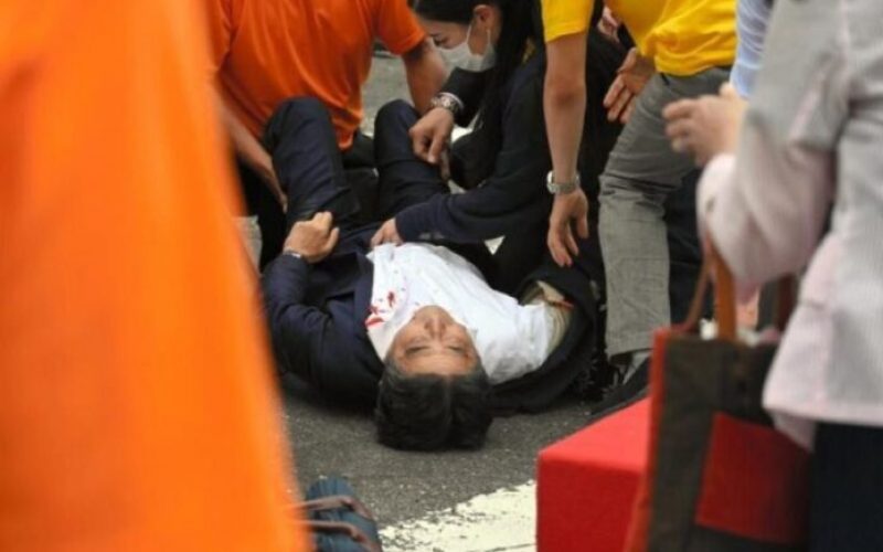 Asesinan a exprimer ministro japonés Shinzo Abe en pleno mitin