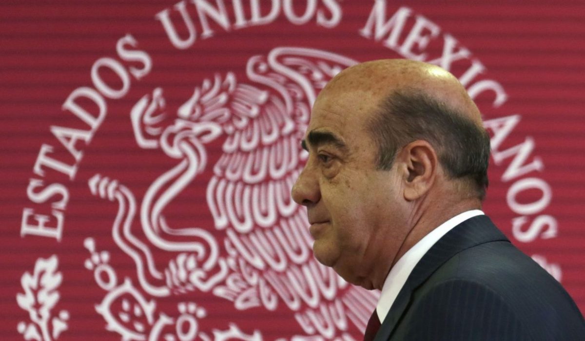 Vinculan a proceso a Jesús Murillo Karam por 3 delitos en caso Ayotzinapa