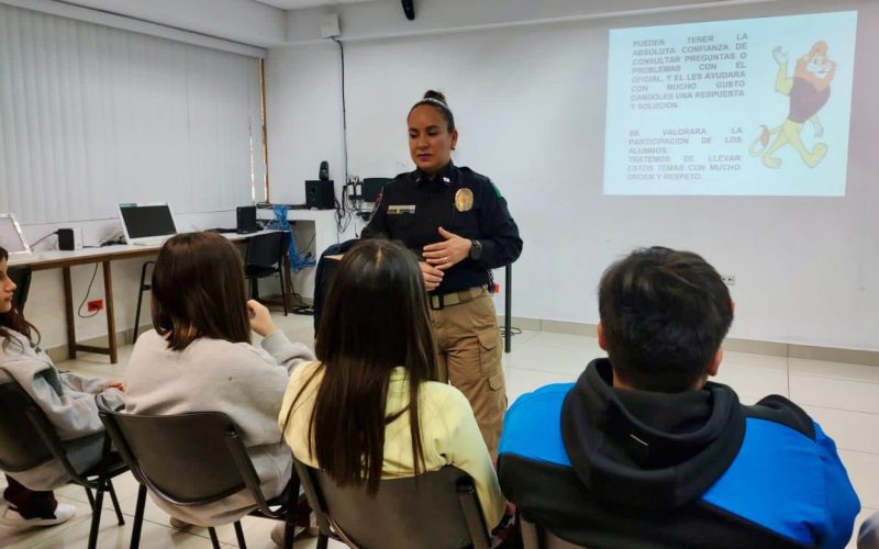 Lleva Policía Municipal de Chihuahua programas preventivos a la Secundaria Federal 1