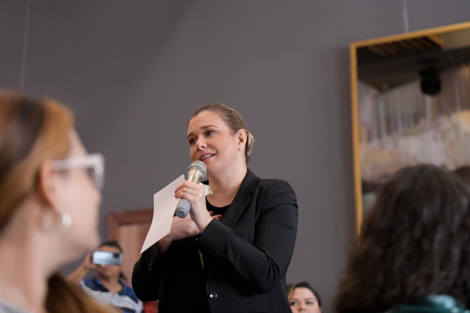 Celebra Maru Campos a cerca de 500 trabajadores estatales por Día de la Secretaria y el Secretario