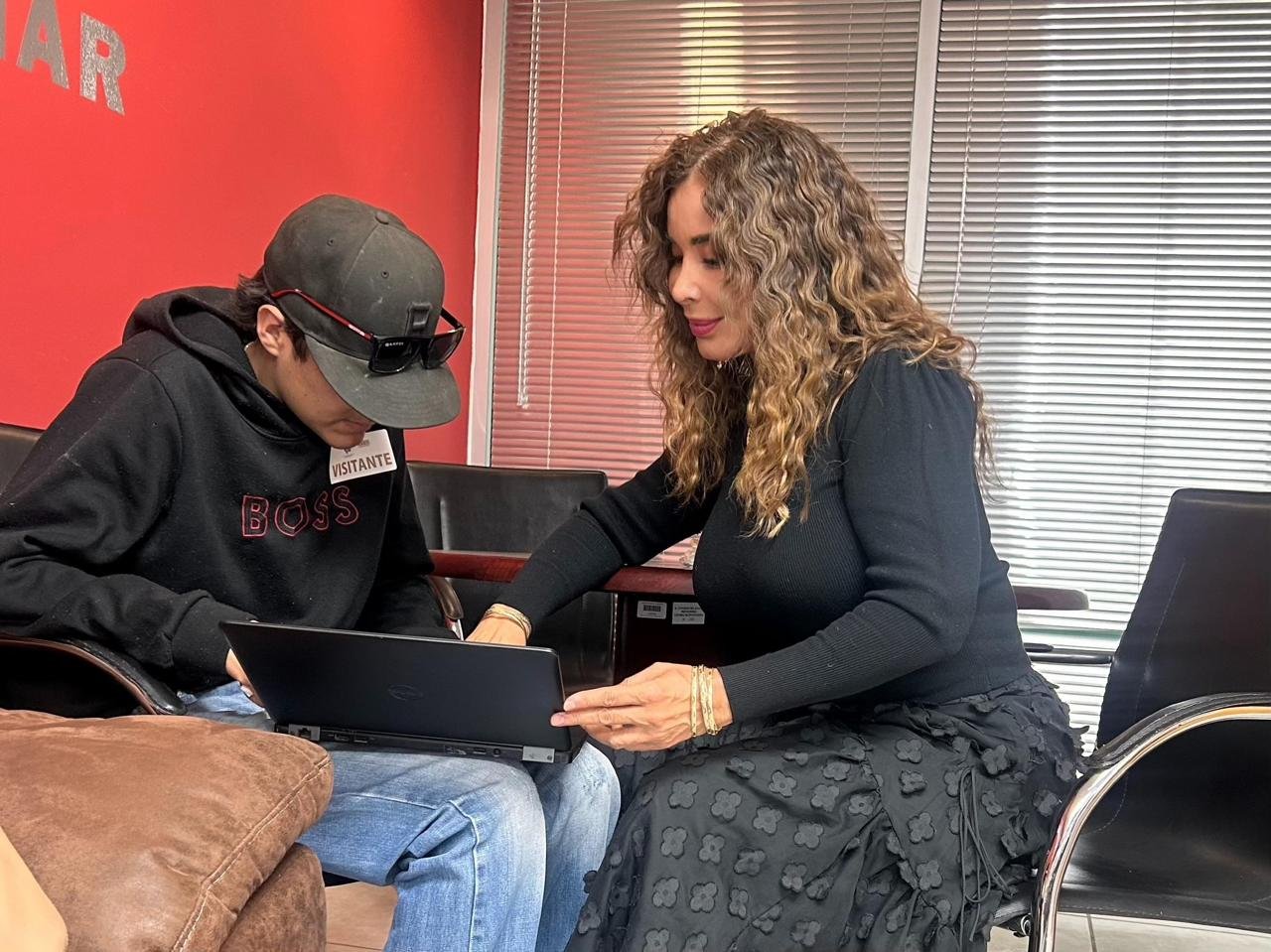 Diputada María Antonieta se reúne con Carlos Daniel para dar seguimiento a su atención