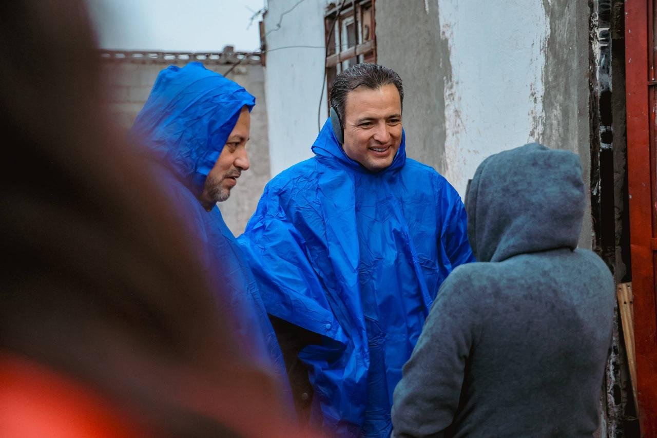 Recorre Marco Bonilla colonia Los Mezquites para llevar apoyos por lluvias y bajas temperaturas