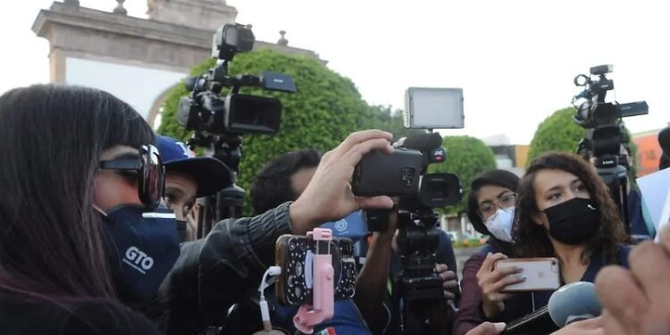 Persiste violencia institucional y laboral contra mujeres periodistas en México