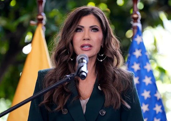 Trump destituye a Kristi Noem y anuncia quién puede ocupar cargo en DHS