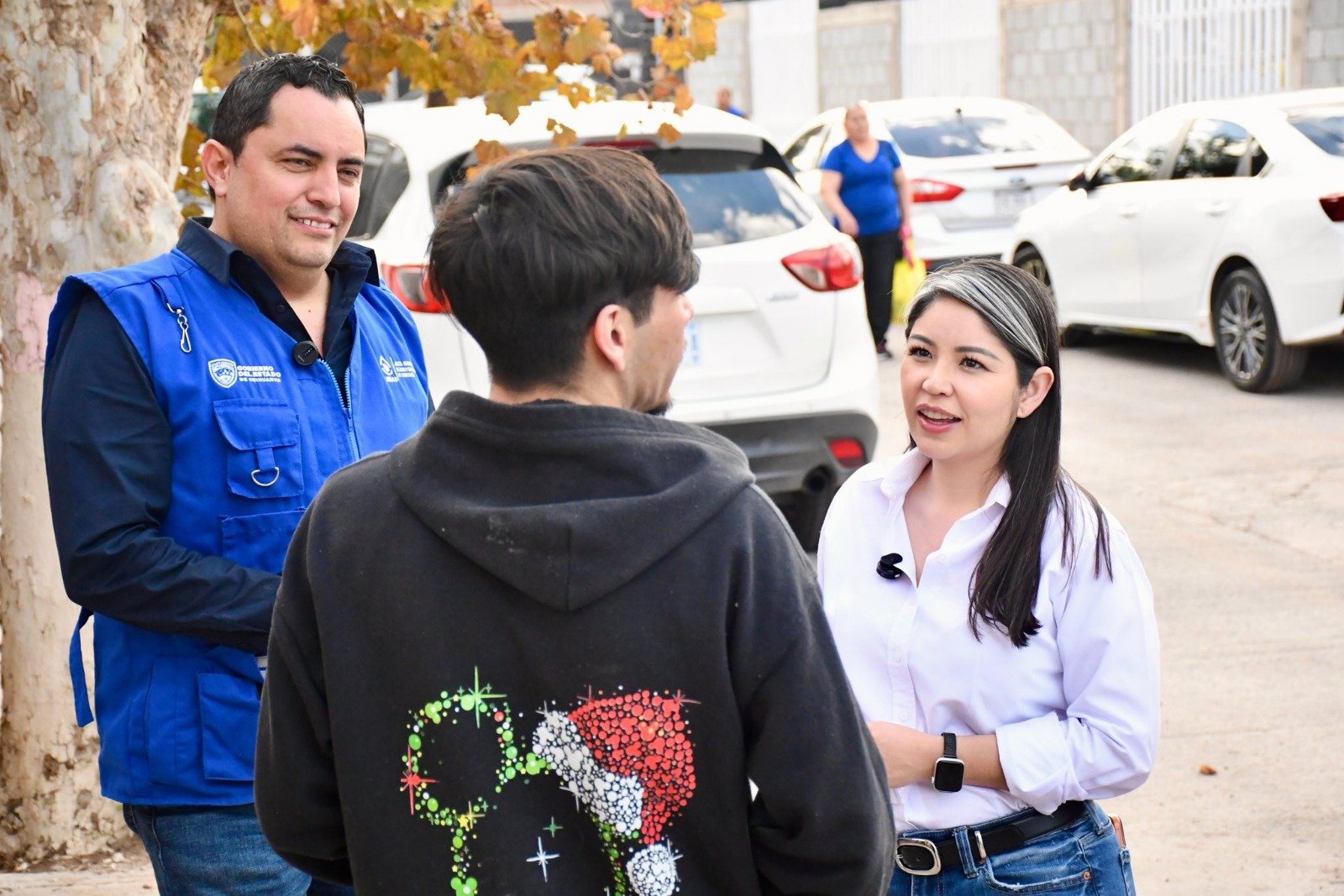 Nancy “La China” Frías recorre la colonia Ponce de León junto a la JMAS para impulsar el programa “Chihuahua Sin Fugas”