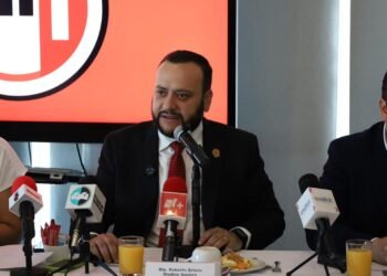 “Cobardes y doble cara”; Morena pidió que sacaran a jóvenes del Congreso: Medina responde a Estrada.