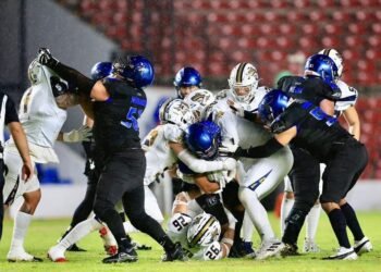 Caudillos recibe a Gallos Negros en una noche especial con invitado de lujo de la NFL