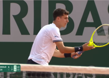 Juanma Cerundolo ganó un partido histórico en Roland Garros: seis horas de juego, cuatro tiebreaks y a octavos de final