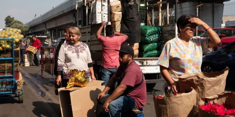 Incertidumbre económica frena inversión privada y reduce expectativas de crecimiento en México.