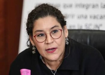La ‘ministra del pueblo’ quiso meter gol y salió goleada