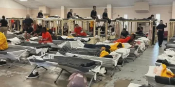 Revelan graves fallas, sobrepoblación y abusos físicos en la estación migratoria de Krome en Florida